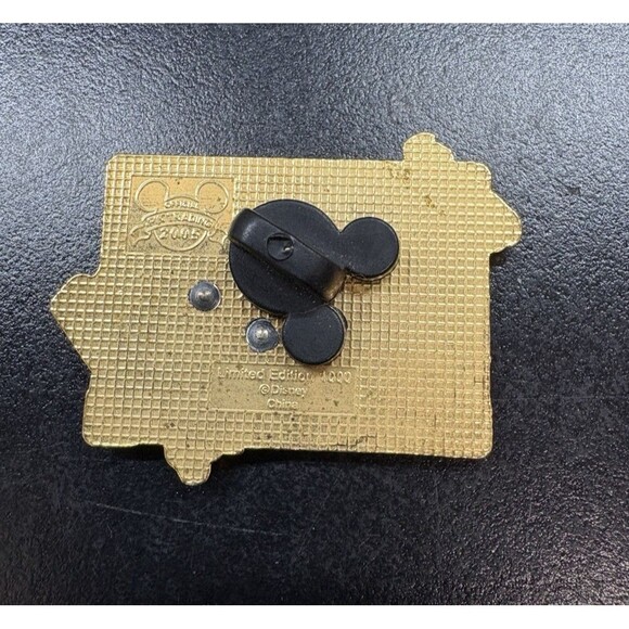 Disneyland Making Memories 2005 Dumbo on Jungle Cruise Pin Limited Edition - Picture 2 of 4